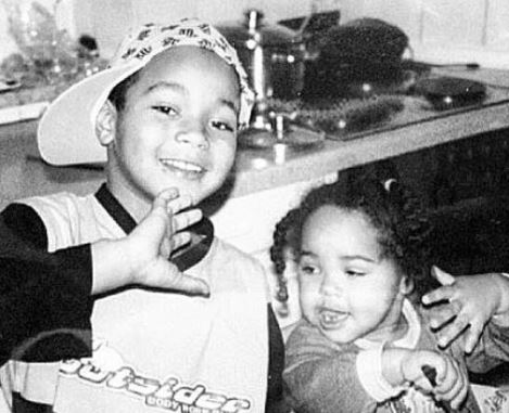 Childhood picture of Jonathan Tah with his sister